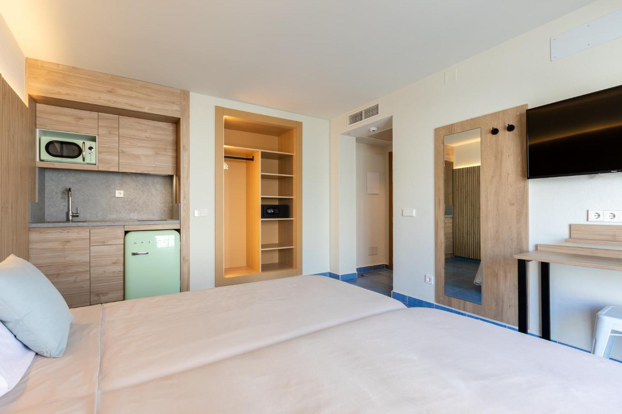 The Blue Apartments - Adults Only Sant Antoni de Portmany Exterior foto